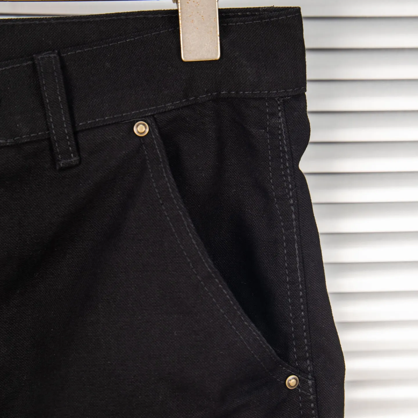 P260 Chrome Hearts co-branded Carhartt zipper leather jeans, priced at 16W+, patchwork cross pattern embellishment, high-waisted washed jeans! ! Absolutely high-end luxury products, 8W+ level god-level single products, super popular products, made with top heavy industry, a magic weapon that cannot be missed. About Kroxin This is an extremely luxurious fashion brand, which can also be called the nobles of the high street. It has always been an exclusive brand for some hipsters or the rich second generation. Compared with ordinary high streets, it is more luxurious and noble. Compared with luxury brands, it has a more fashionable personality and has always been a brand that I have a special liking for. Style number: 1772# Size: 28 30 32 34 36